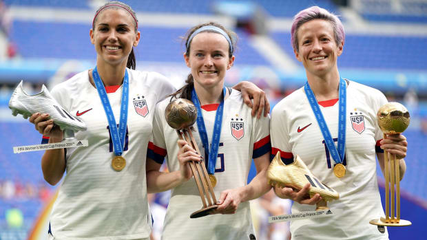 morgan-lavelle-rapinoe-uswnt-wwc-title.jpg